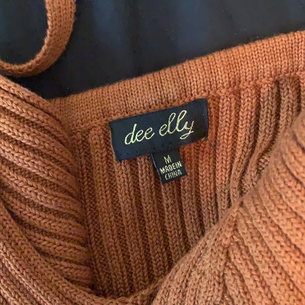 Rust colored crop tank - Picture 2 of 3